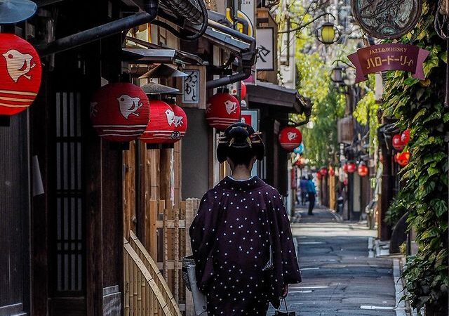 Phố cổ lâu đời Pontocho ở Kyoto