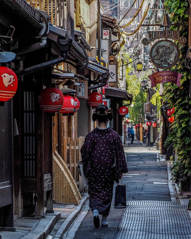 Phố cổ lâu đời Pontocho ở Kyoto